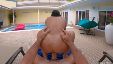 Teljesen beindultam a romlott tündérkémet stírölve a medencénél, így hát rácsücsültettem a cerkámra Thumb